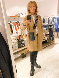 Strickjacke Camel, Tasche und Ersatzriemen