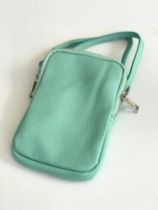   Handy Leder-Umhängetasche pale green